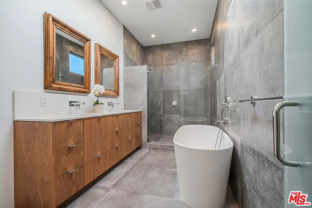 2000 Walnut Avenue, Venice, California 90291 home-pic-29