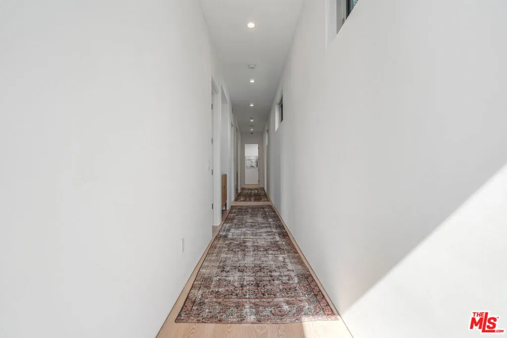 2000 Walnut Avenue, Venice, California 90291 home-pic-25