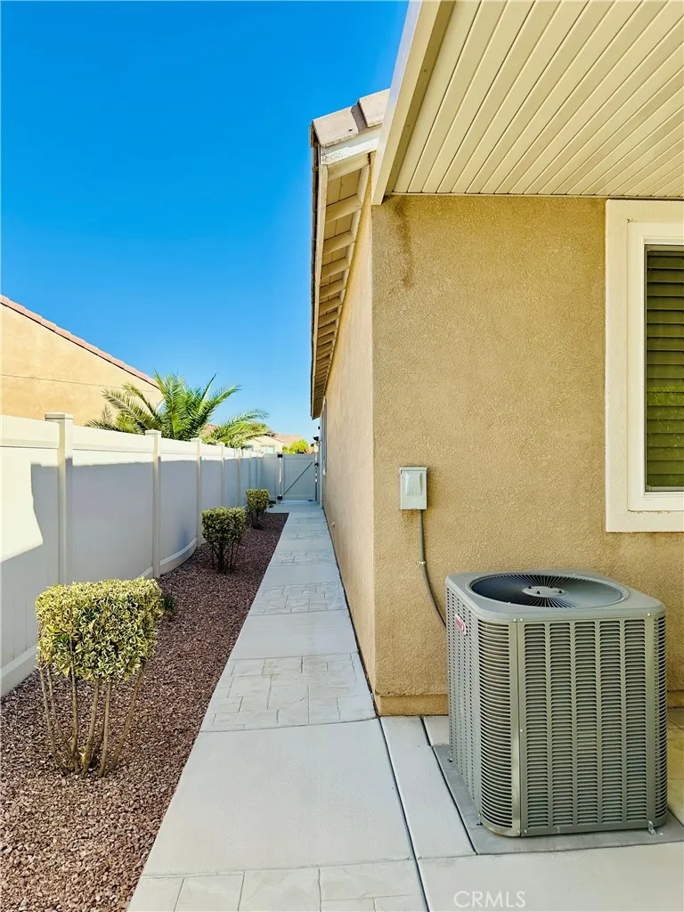 19369 Glaslyn, Apple Valley, California 92308 home-pic-24