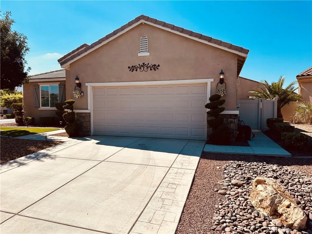 19369 Glaslyn, Apple Valley, California 92308 home-pic-1