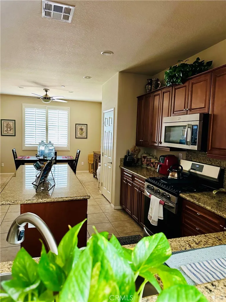 19369 Glaslyn, Apple Valley, California 92308 home-pic-8