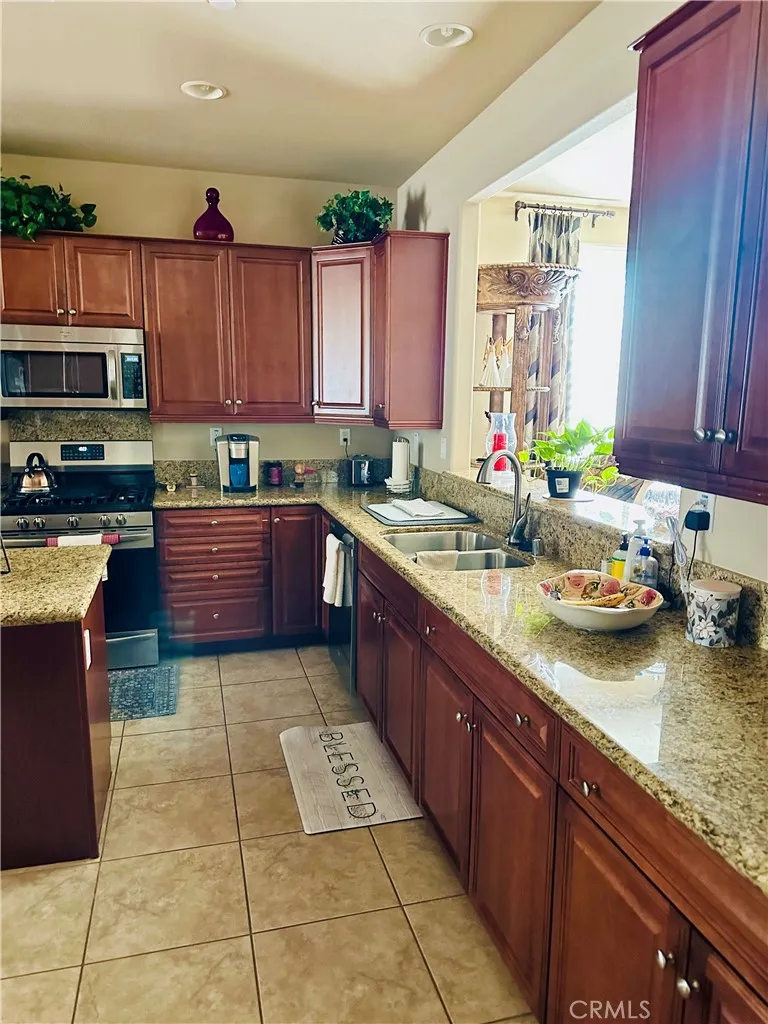 19369 Glaslyn, Apple Valley, California 92308 home-pic-9