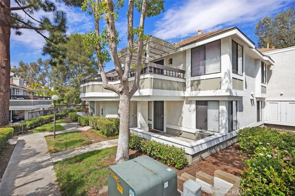 22201 Center Pointe, Lake Forest, California 92630 home-pic-1