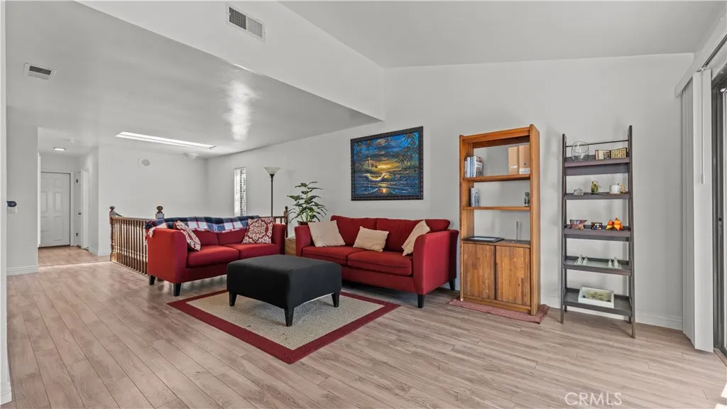 1747 Lomas Privadas Dr, San Bernardino, California 92404 home-pic-3