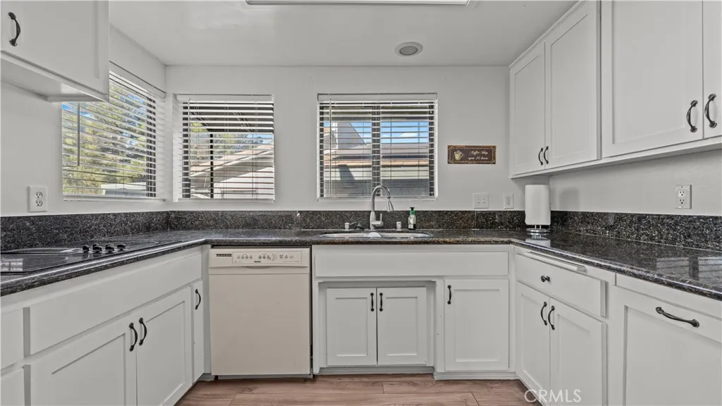 1747 Lomas Privadas Dr, San Bernardino, California 92404 home-pic-10