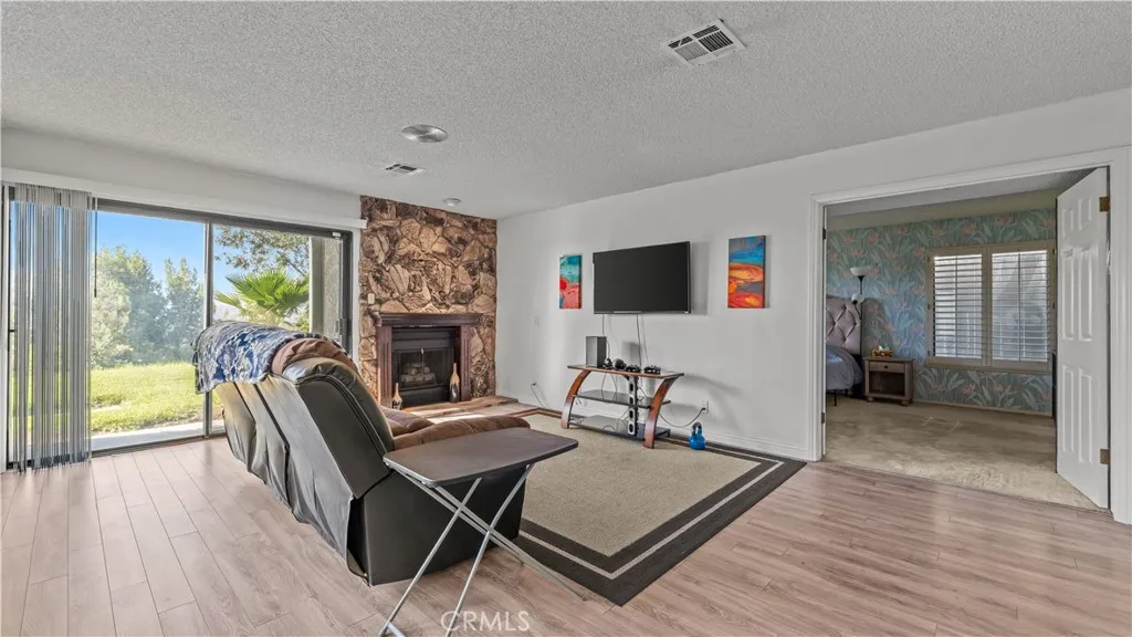 1747 Lomas Privadas Dr, San Bernardino, California 92404 home-pic-13