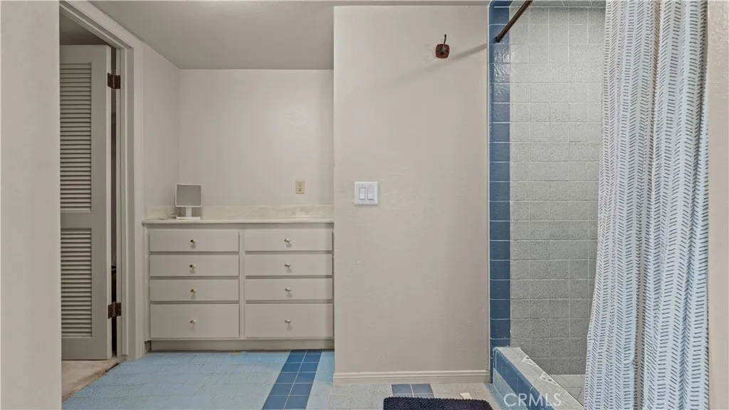 1747 Lomas Privadas Dr, San Bernardino, California 92404 home-pic-23