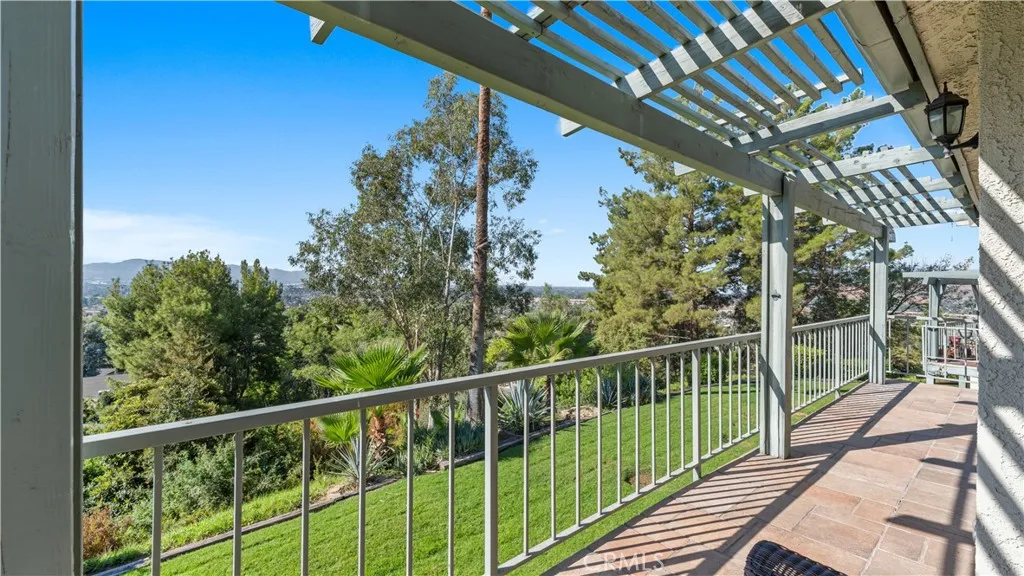 1747 Lomas Privadas Dr, San Bernardino, California 92404 home-pic-26