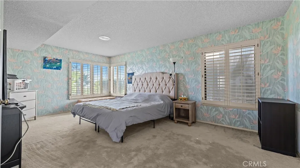 1747 Lomas Privadas Dr, San Bernardino, California 92404 home-pic-19