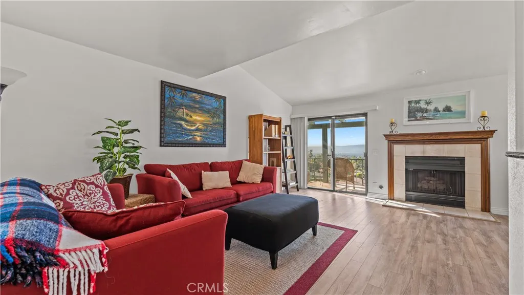 1747 Lomas Privadas Dr, San Bernardino, California 92404 home-pic-2