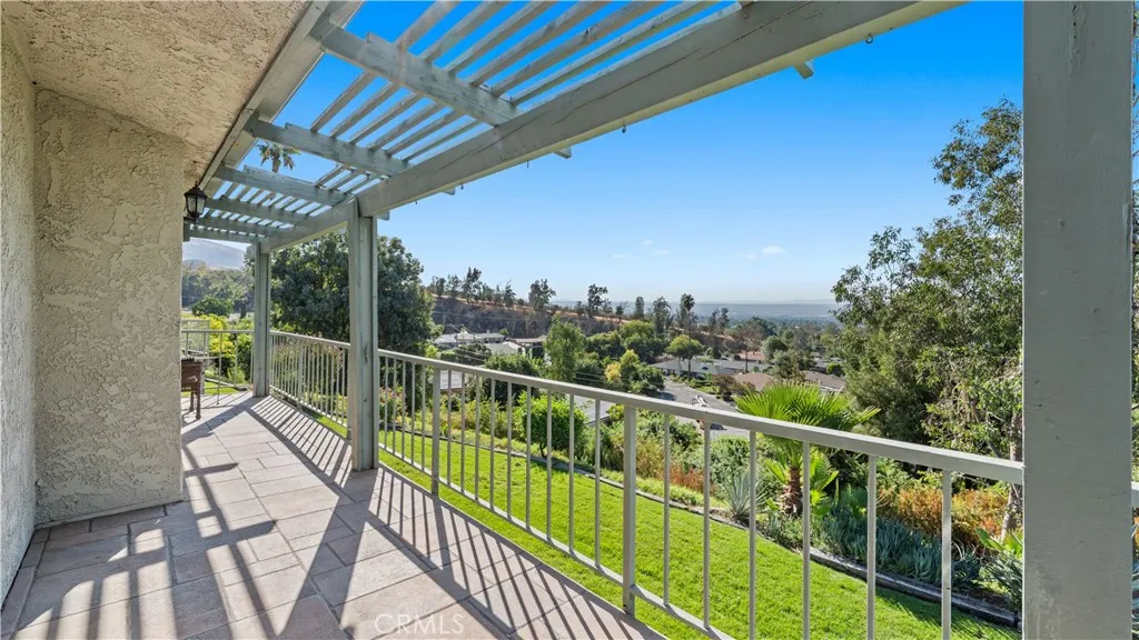 1747 Lomas Privadas Dr, San Bernardino, California 92404 home-pic-27