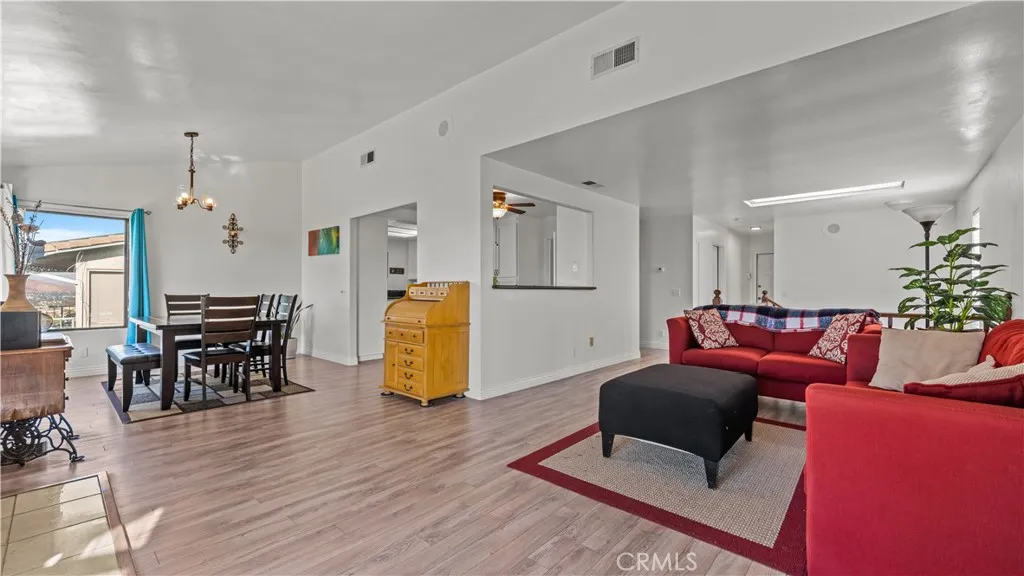 1747 Lomas Privadas Dr, San Bernardino, California 92404 home-pic-4