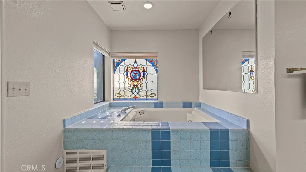 1747 Lomas Privadas Dr, San Bernardino, California 92404 home-pic-22