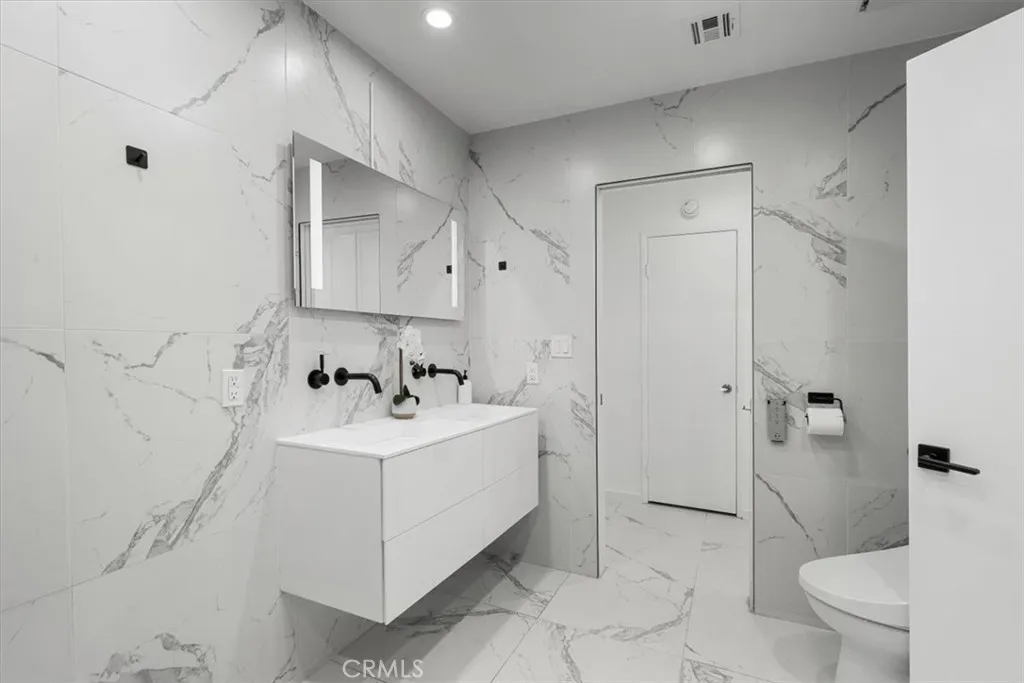 172 S Castellana, Palm Desert, California 92260 home-pic-35