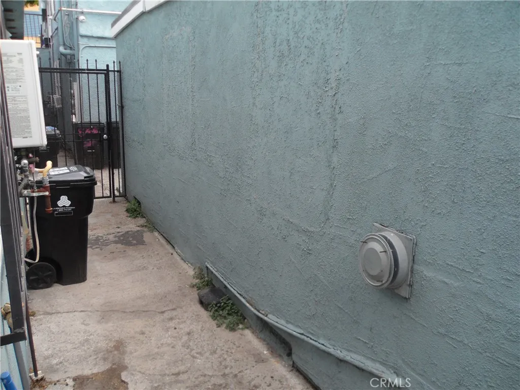8763 S San Pedro Street, Los Angeles, California 90003 home-pic-26