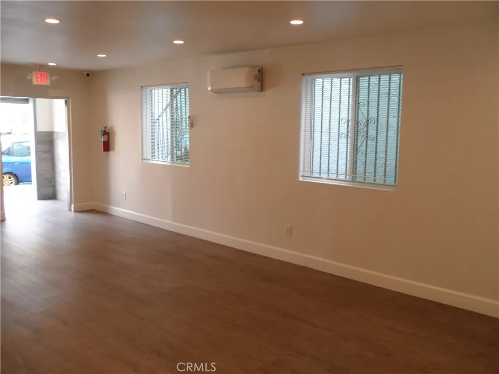 8763 S San Pedro Street, Los Angeles, California 90003 home-pic-12
