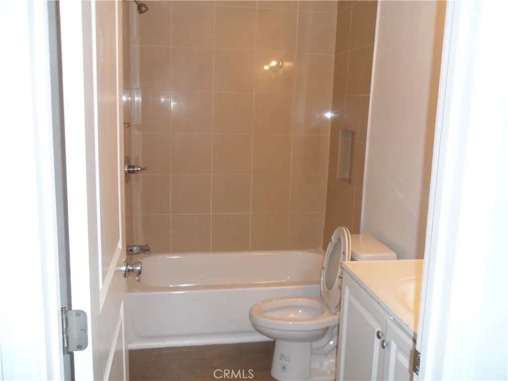 8763 S San Pedro Street, Los Angeles, California 90003 home-pic-28