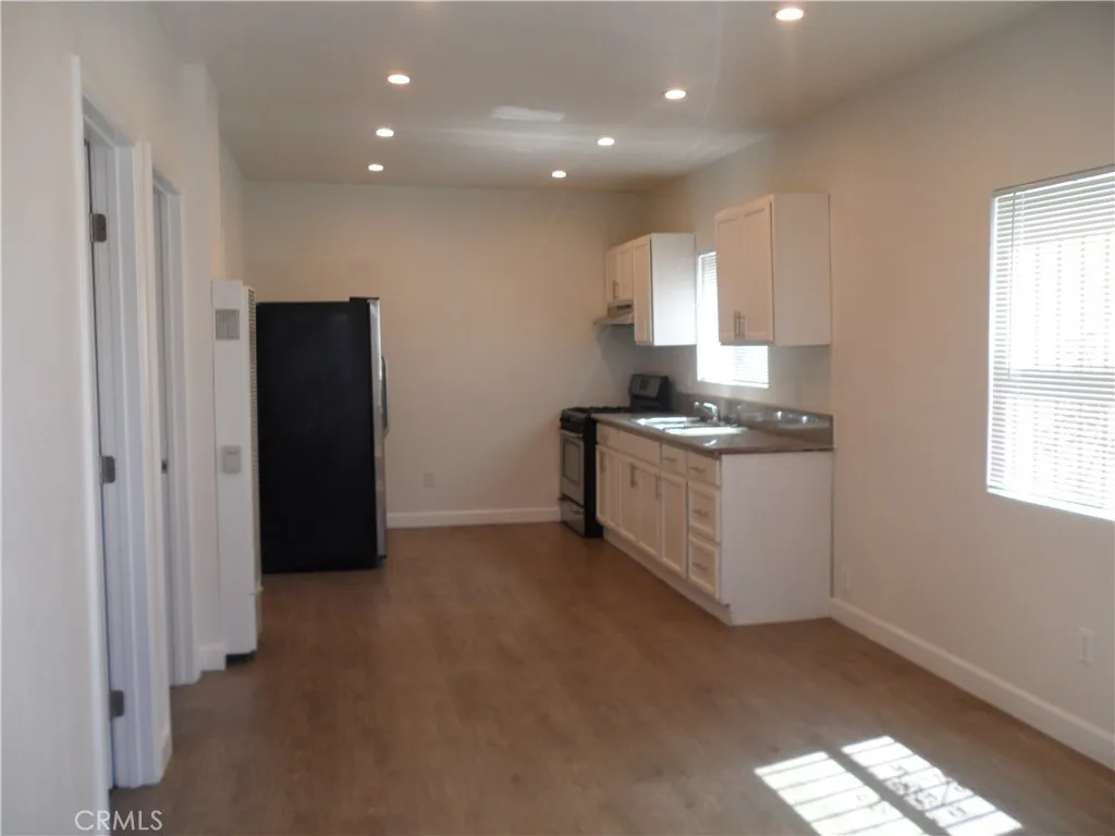 8763 S San Pedro Street, Los Angeles, California 90003 home-pic-17