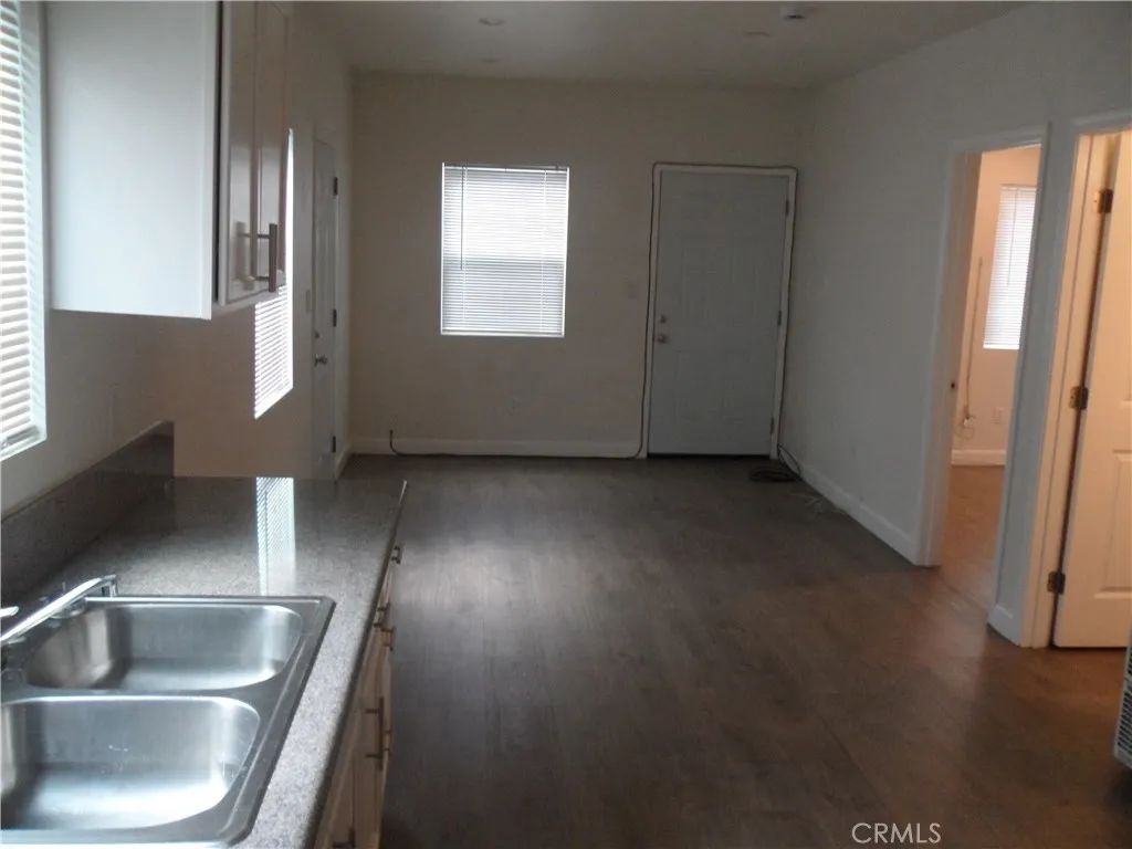 8763 S San Pedro Street, Los Angeles, California 90003 home-pic-22