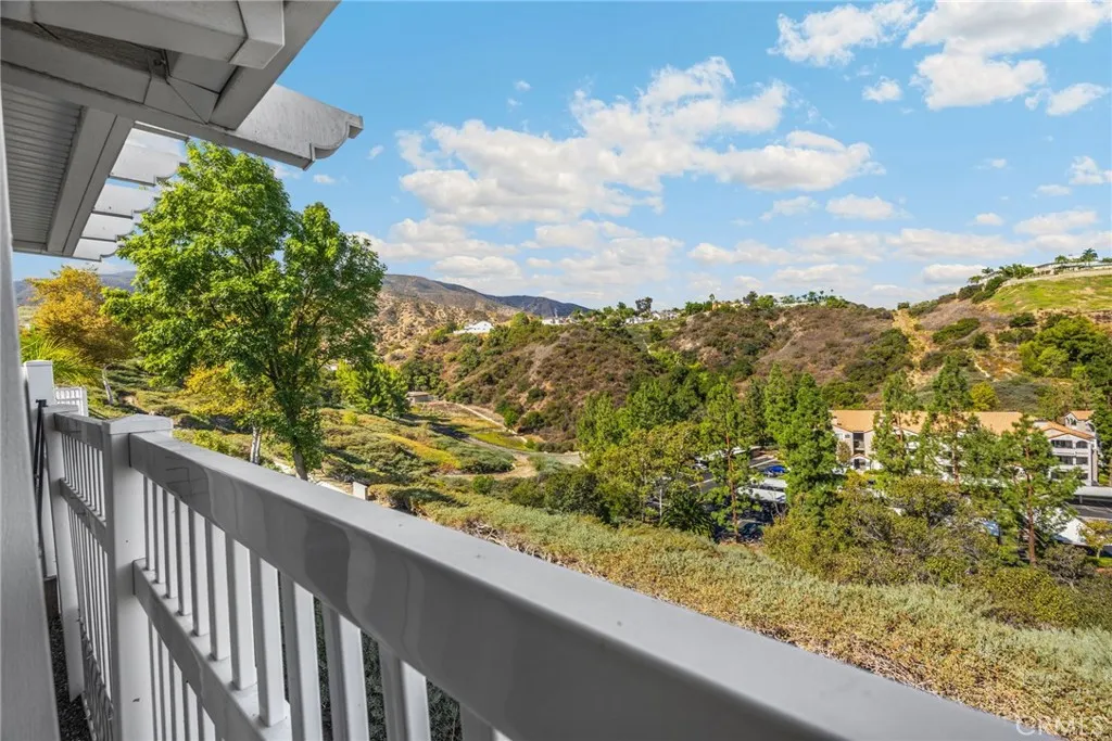 1544 Elegante Court, Corona, California 92882 home-pic-3