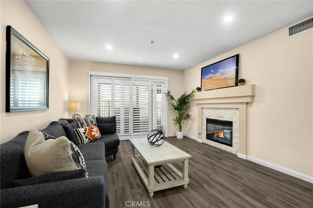1544 Elegante Court, Corona, California 92882 home-pic-8