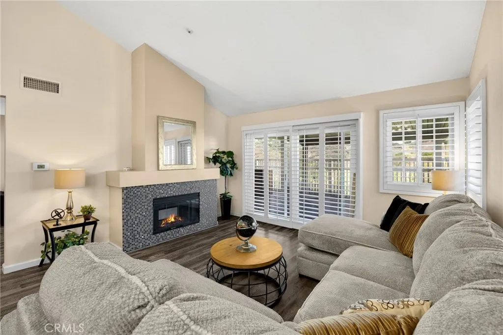 1544 Elegante Court, Corona, California 92882 home-pic-12