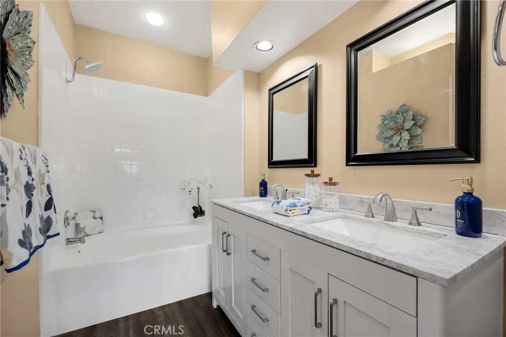 1544 Elegante Court, Corona, California 92882 home-pic-19