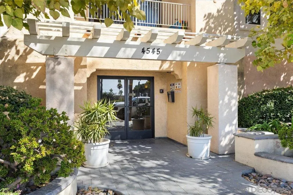 , San Diego, California 92116 home-pic-0