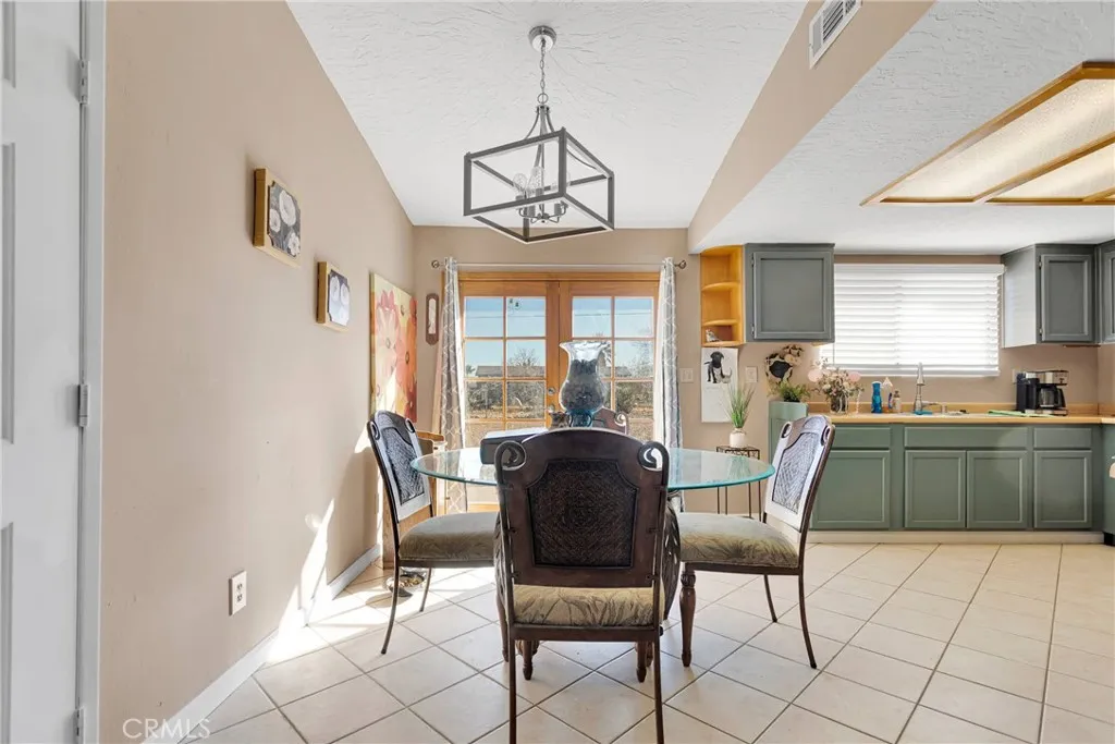 9983 Ladera Avenue, Lucerne Valley, California 92356 home-pic-8