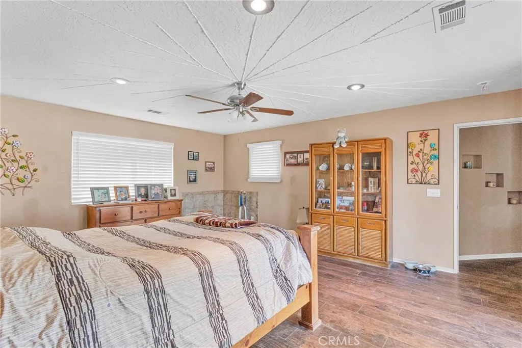 9983 Ladera Avenue, Lucerne Valley, California 92356 home-pic-25