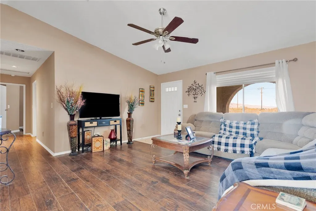 9983 Ladera Avenue, Lucerne Valley, California 92356 home-pic-6