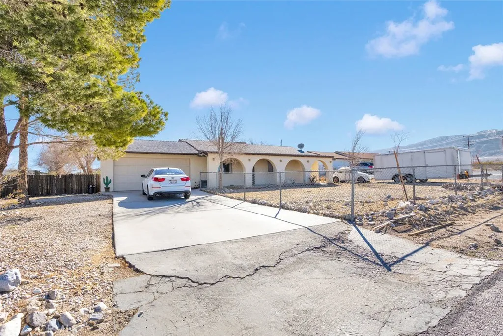 9983 Ladera Avenue, Lucerne Valley, California 92356 home-pic-2