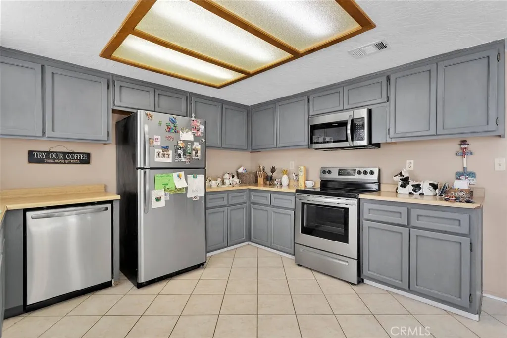 9983 Ladera Avenue, Lucerne Valley, California 92356 home-pic-11