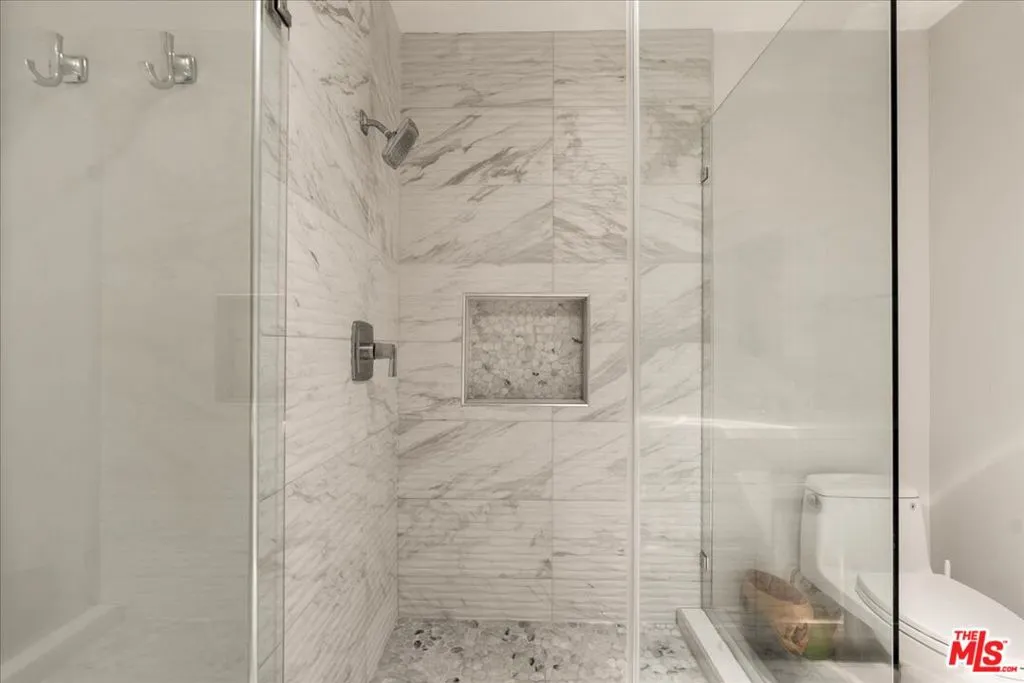 207 N Doheny Drive, Beverly Hills, California 90211 home-pic-11