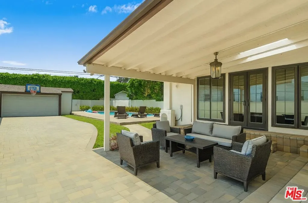 207 N Doheny Drive, Beverly Hills, California 90211 home-pic-14