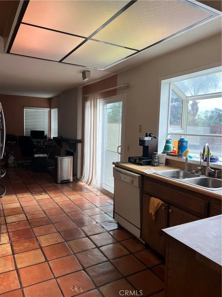 4 Turn Post Lane, Pomona, California 91766 home-pic-13
