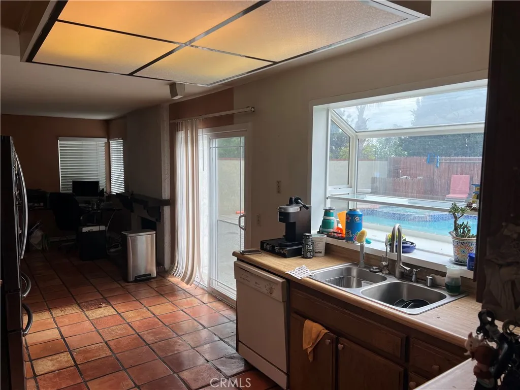 4 Turn Post Lane, Pomona, California 91766 home-pic-15