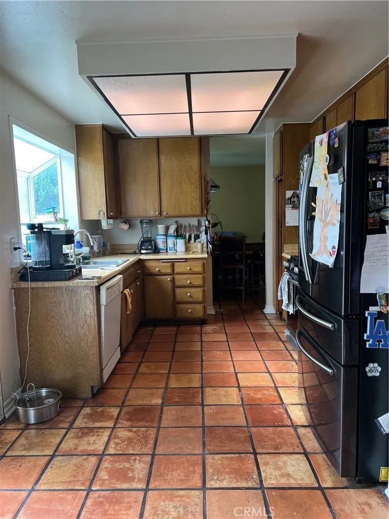 4 Turn Post Lane, Pomona, California 91766 home-pic-16