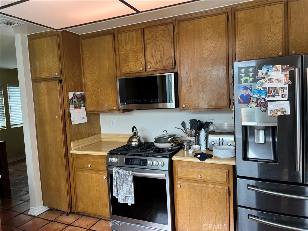 4 Turn Post Lane, Pomona, California 91766 home-pic-10