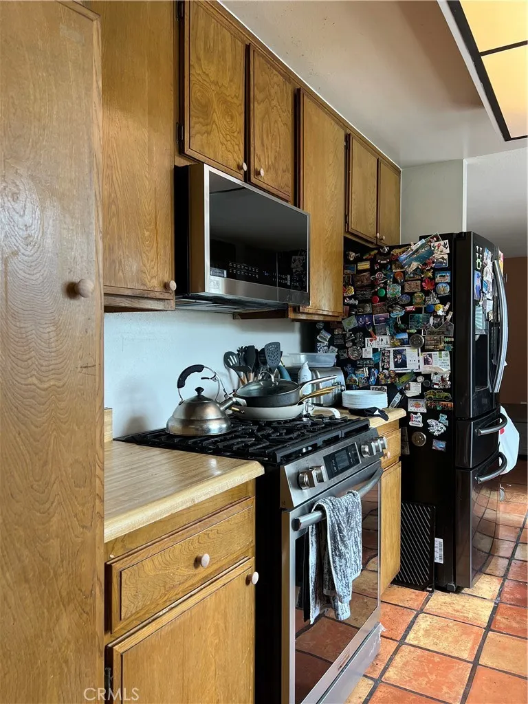 4 Turn Post Lane, Pomona, California 91766 home-pic-12