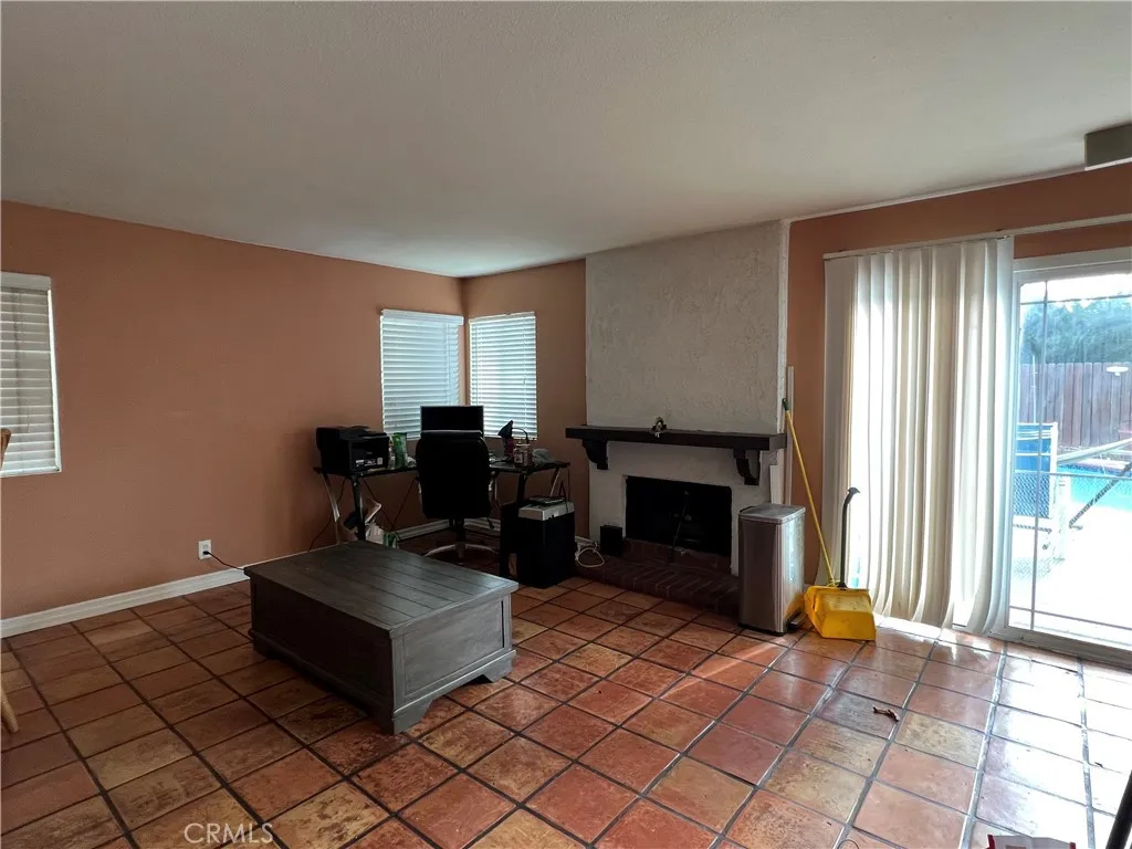 4 Turn Post Lane, Pomona, California 91766 home-pic-19