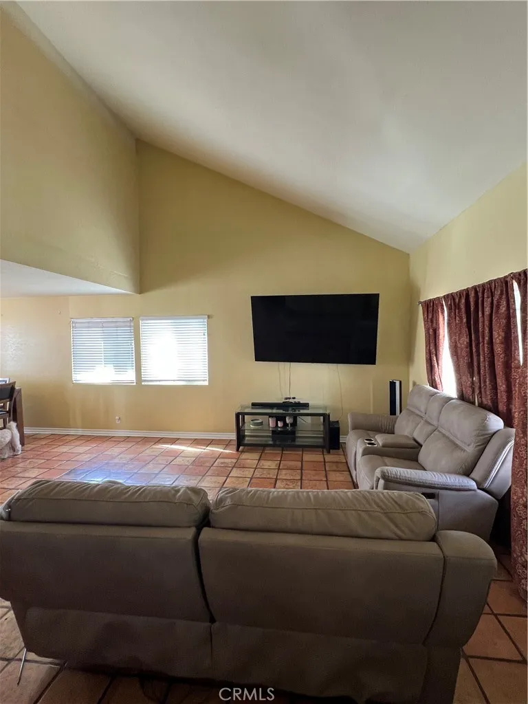 4 Turn Post Lane, Pomona, California 91766 home-pic-5