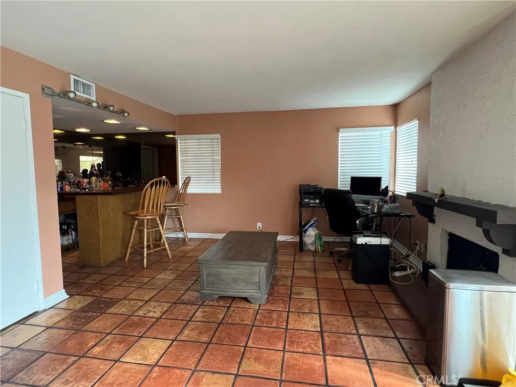 4 Turn Post Lane, Pomona, California 91766 home-pic-20