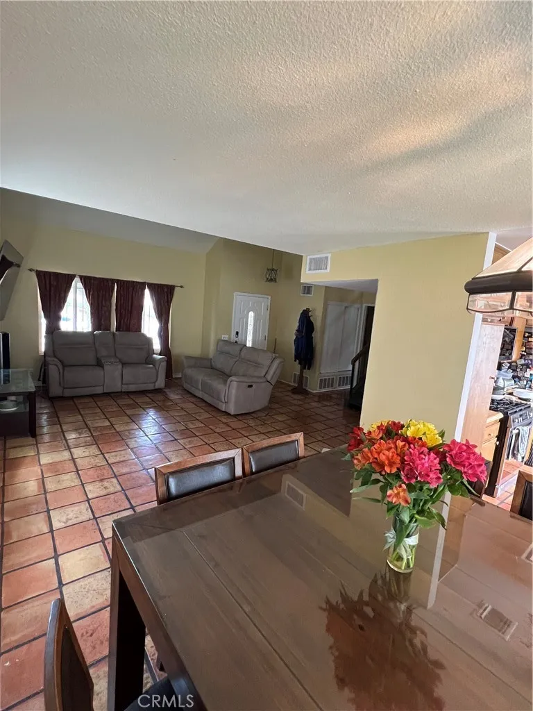 4 Turn Post Lane, Pomona, California 91766 home-pic-6