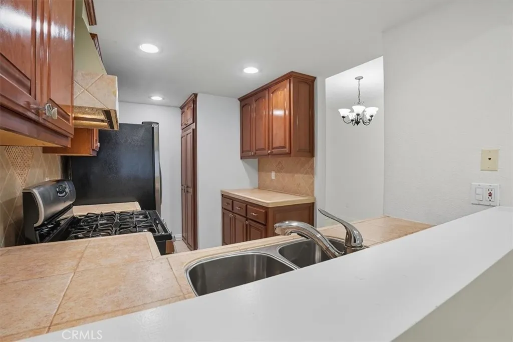 17914 Magnolia Boulevard 125, Encino, California 91316 home-pic-19