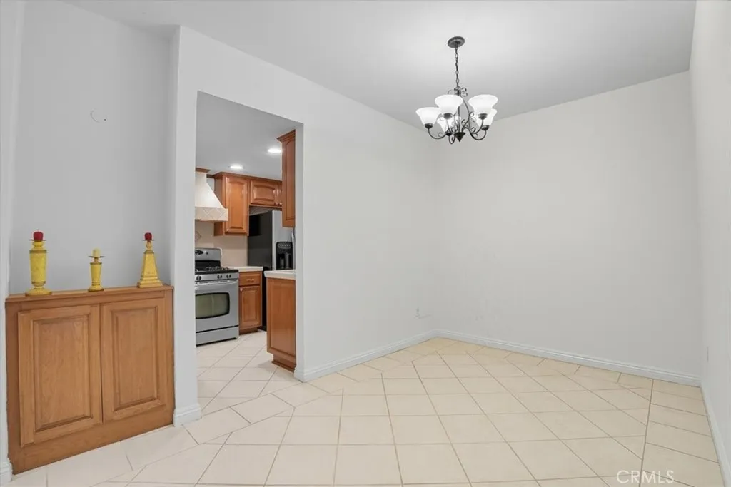 17914 Magnolia Boulevard 125, Encino, California 91316 home-pic-6