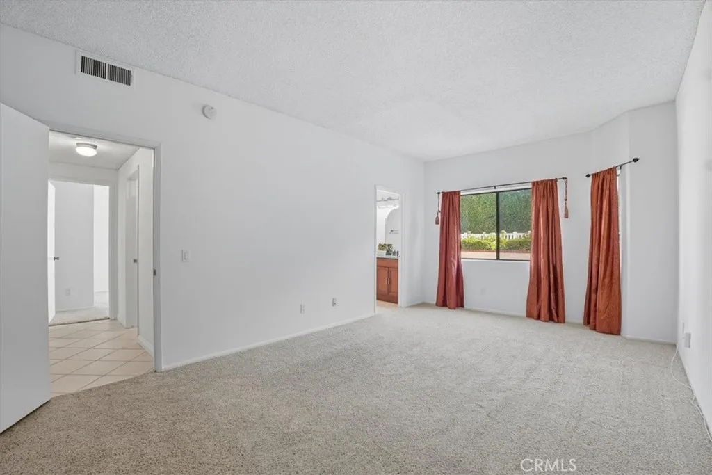 17914 Magnolia Boulevard 125, Encino, California 91316 home-pic-13