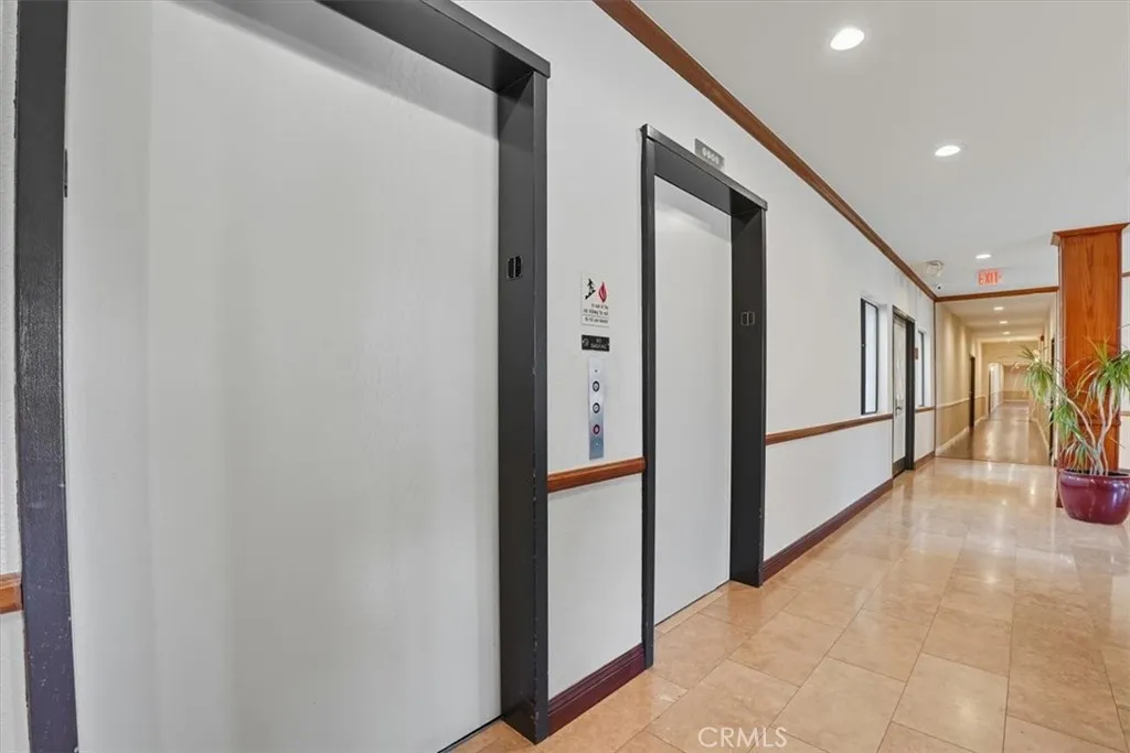 17914 Magnolia Boulevard 125, Encino, California 91316 home-pic-25