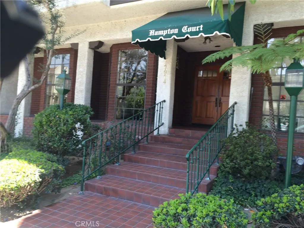 17914 Magnolia Boulevard 125, Encino, California 91316 home-pic-34