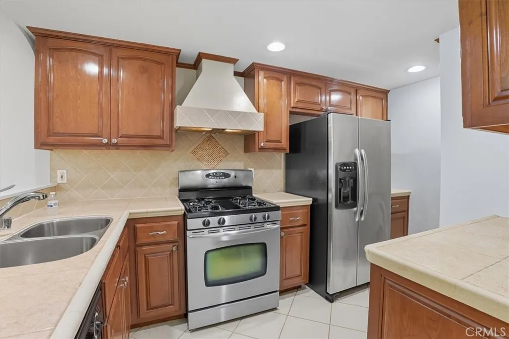 17914 Magnolia Boulevard 125, Encino, California 91316 home-pic-20